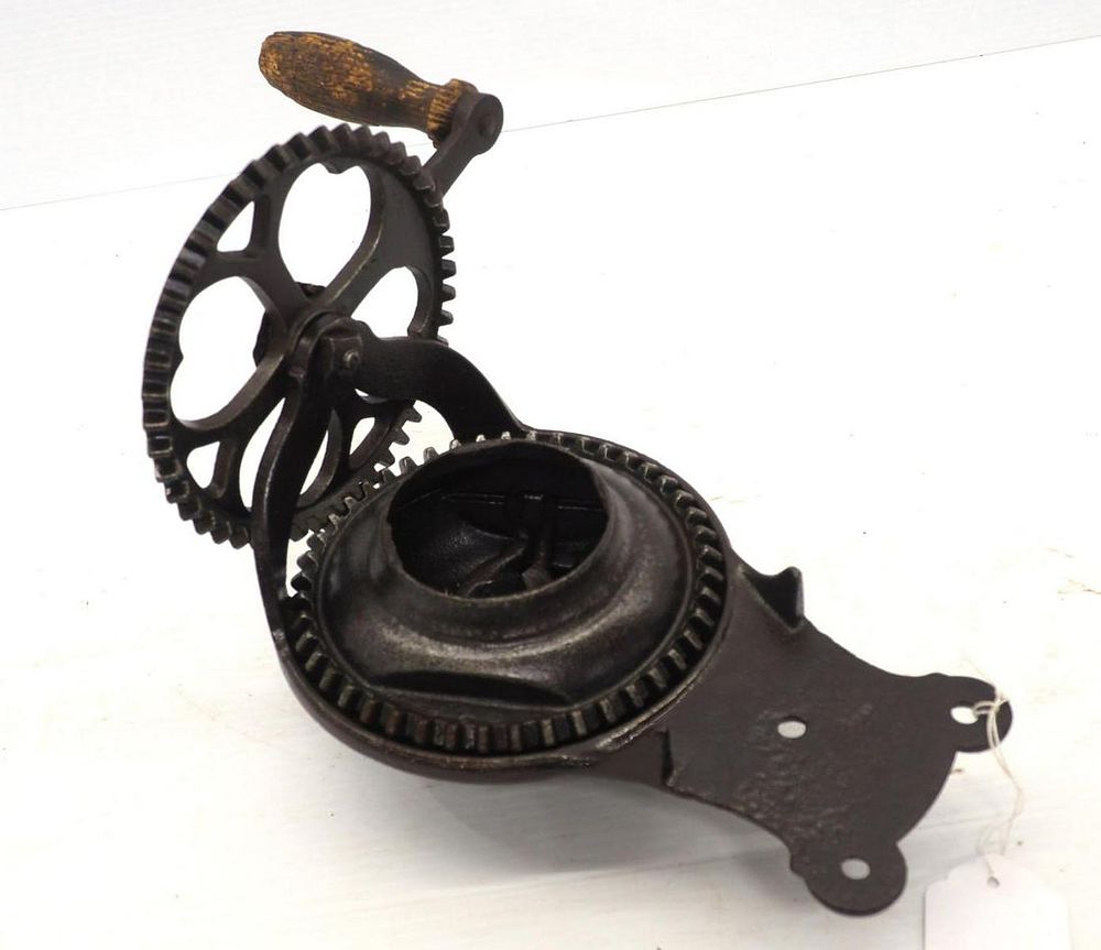 Lot 812: Hand-crank bench-mount Home corn sheller