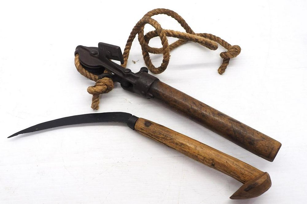 Lot 816: (2) Hand tools