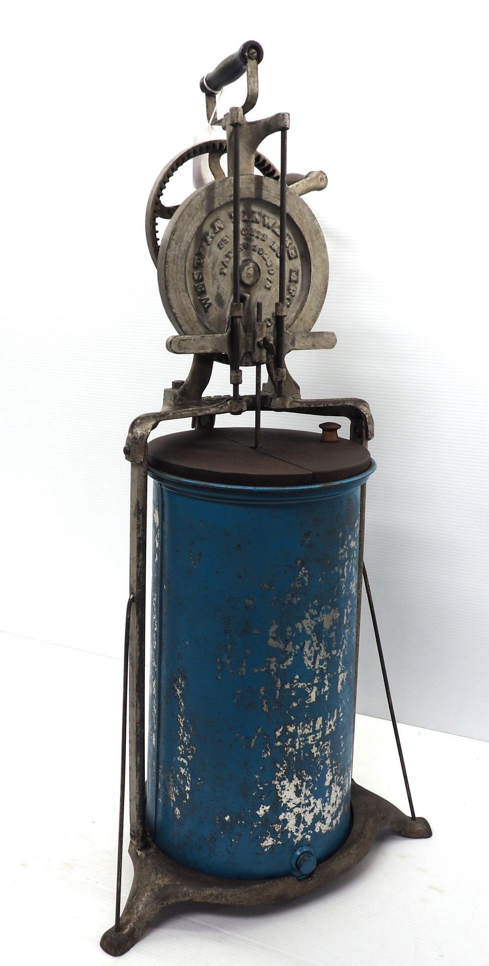 Lot 820: Western Tin Ware hand-crank butter churn