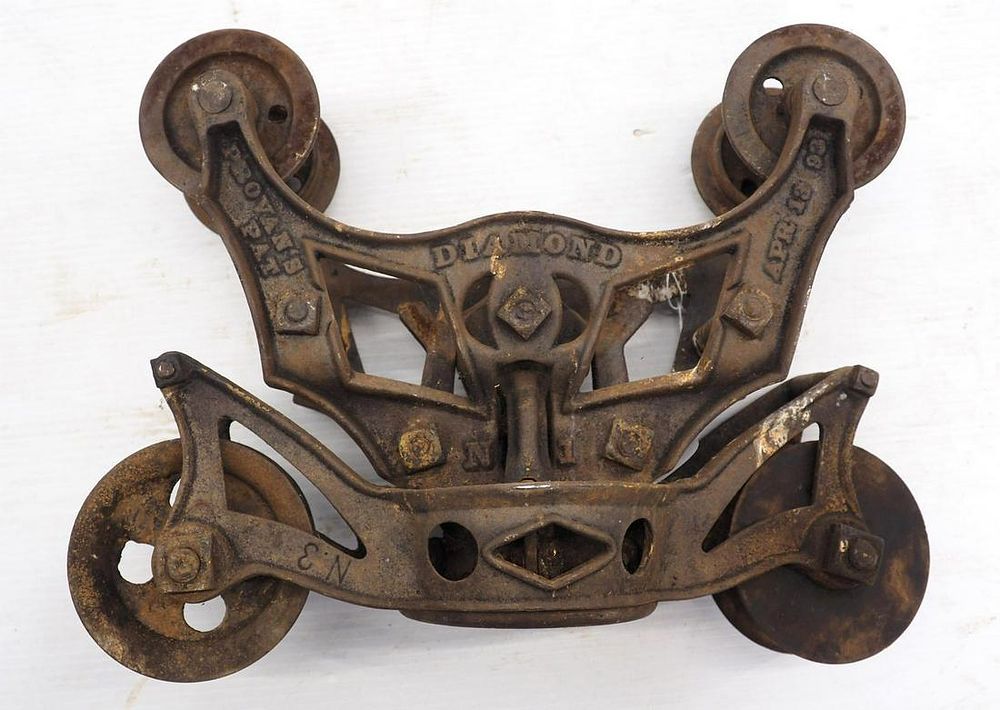 Lot 821: Diamond hay carrier