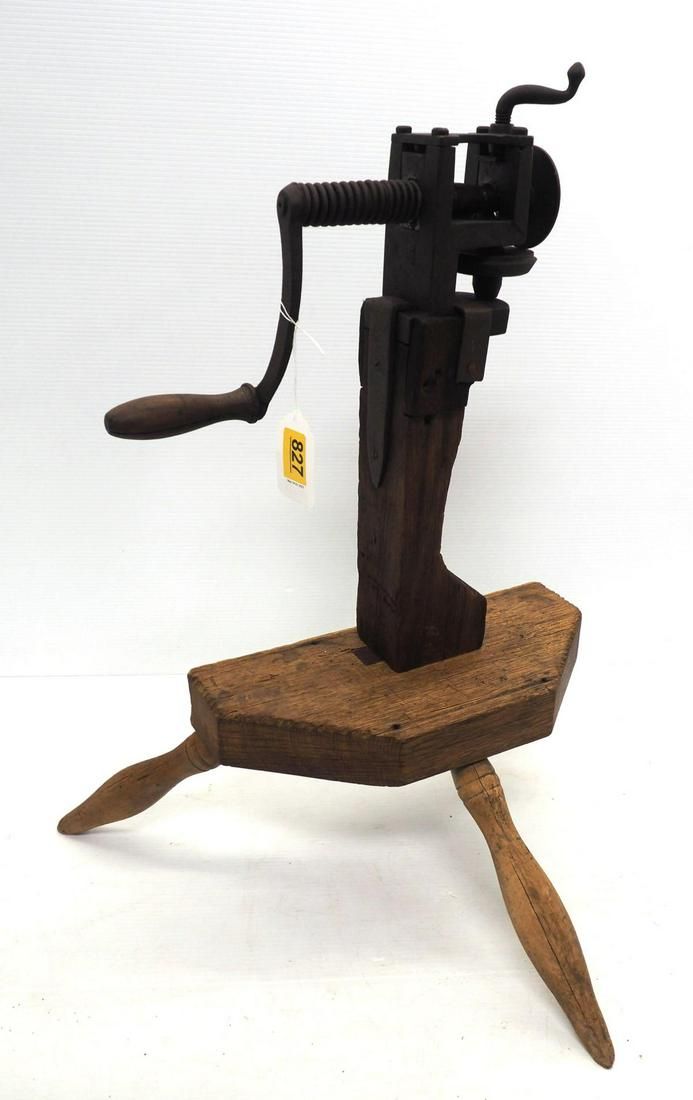 Lot 827: Hand-crank industrial can opener