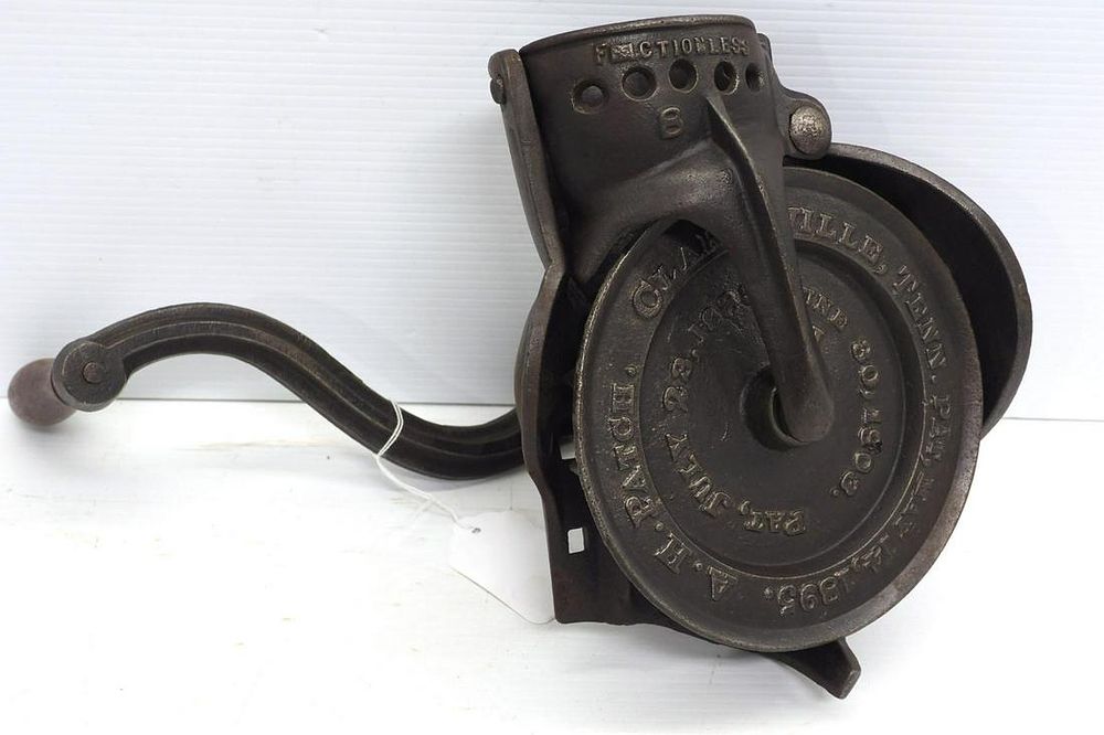 Lot 844: Cast iron Pony box corn sheller