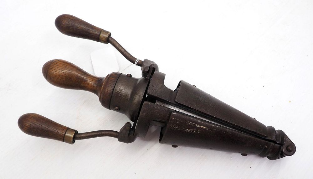 Lot 847: Ice cream cone maker