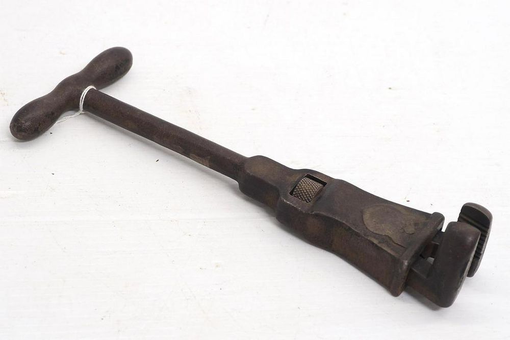 Lot 866: Adjustable wrench Trimo