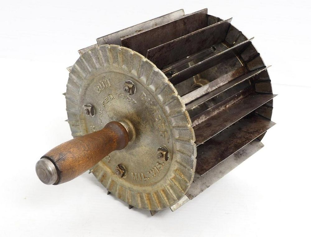 Lot 867: Miller bun divider tool