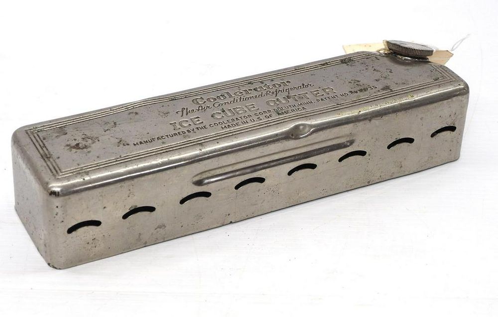 Lot 868: Coolerator ice cube cutter