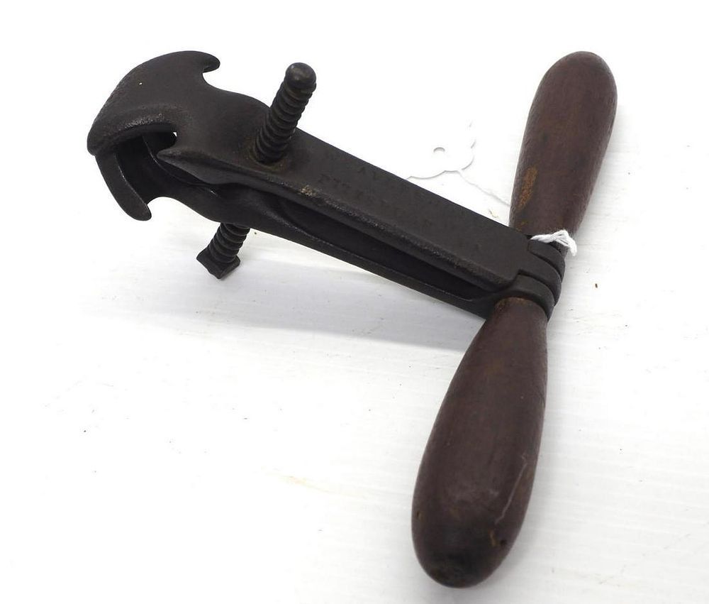 Lot 877: Weaver & Jones T-handled hand corn sheller