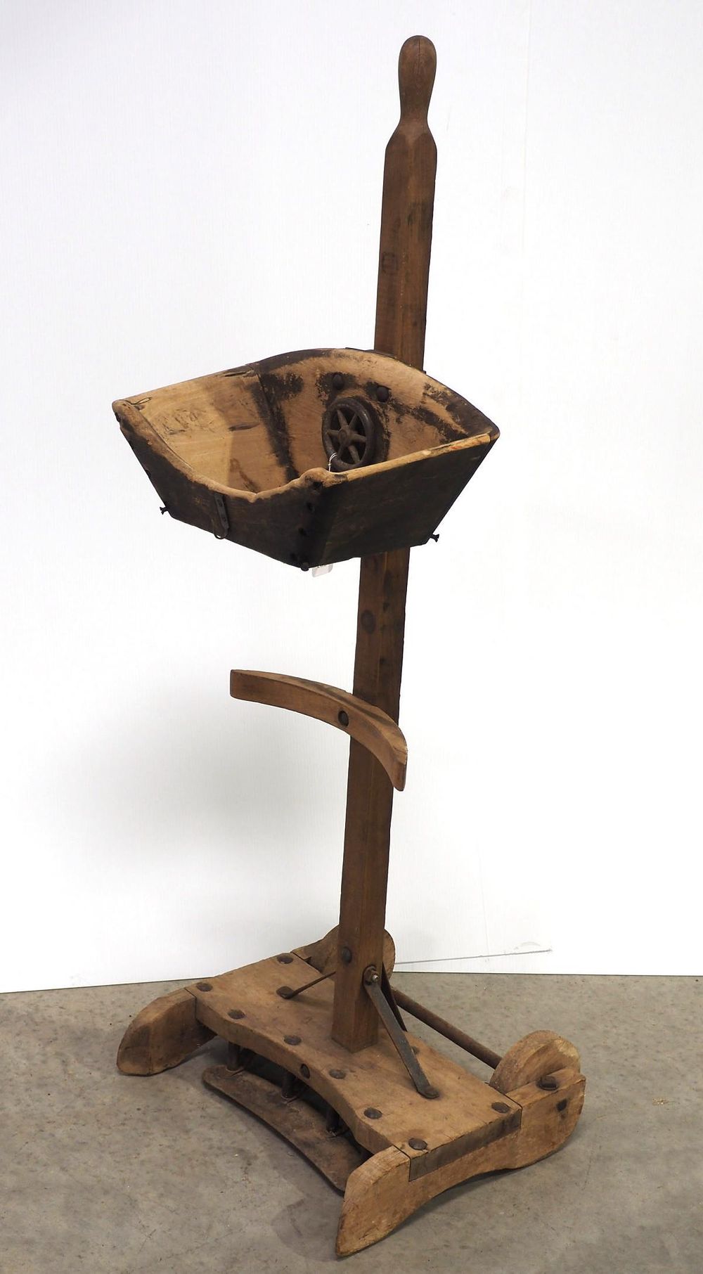 Lot 885: Primitive feed bagger cart