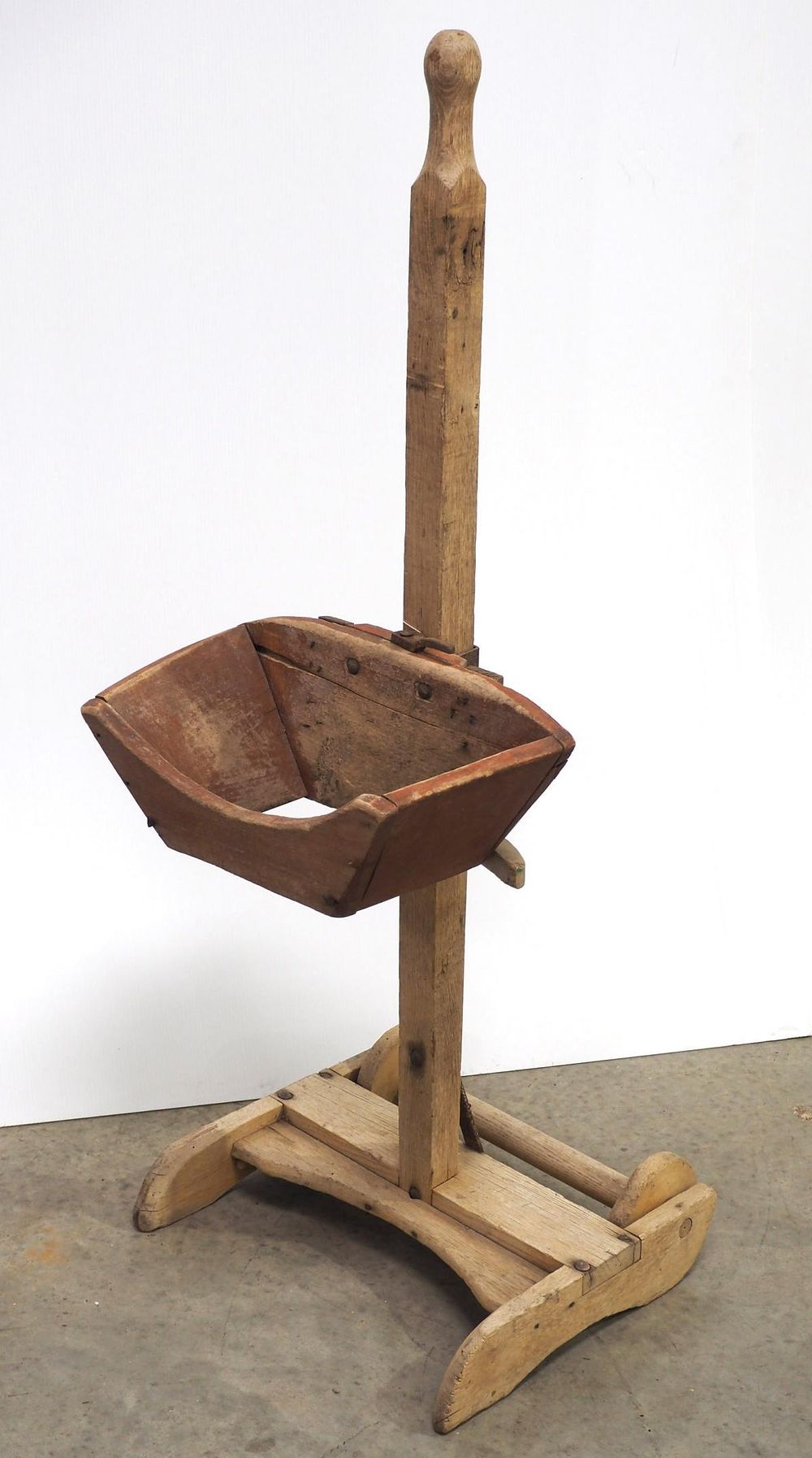 Lot 886: Primitive feed bagger cart