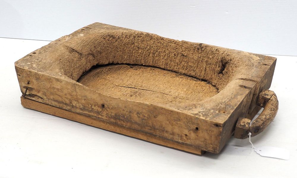 Lot 895: Primitive feed trough