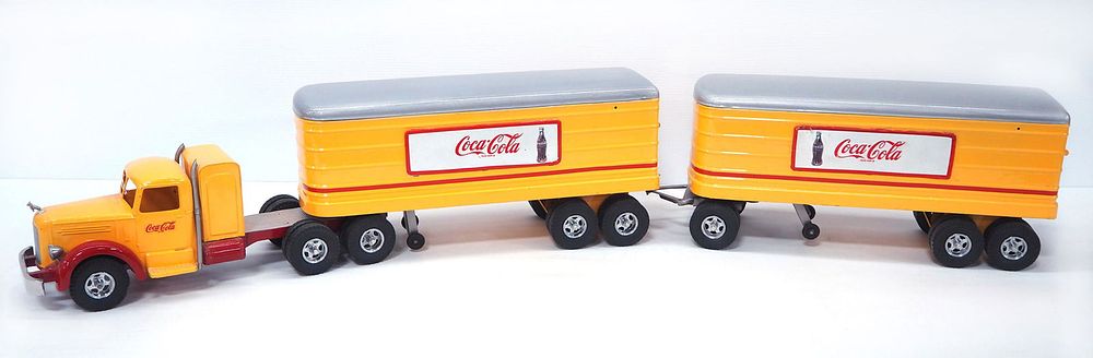 Lot 1: Smith Miller Coca Cola Truck