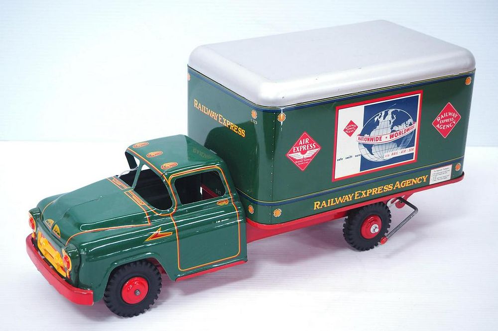 Lot 6: Marx Railway Express Truck