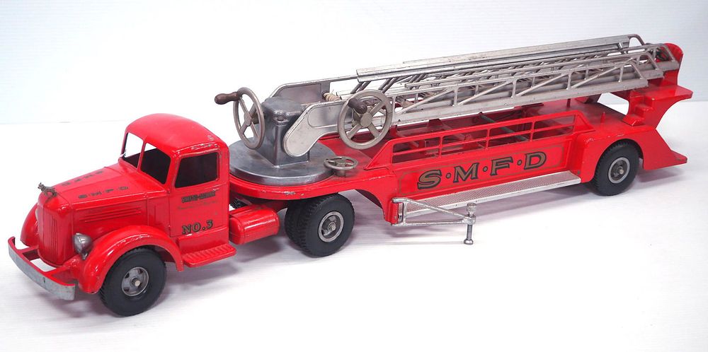 Lot 7: Smith Miller Aerial Fire Truck