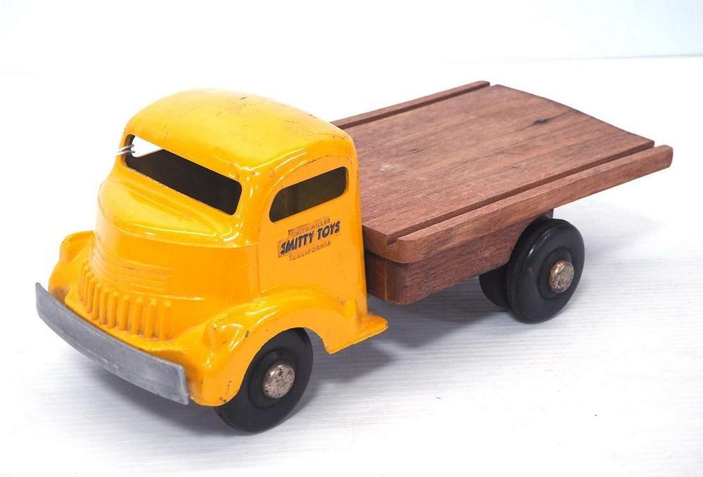 Lot 46: Smith Miller 1940's Chevy Flat bed Truck