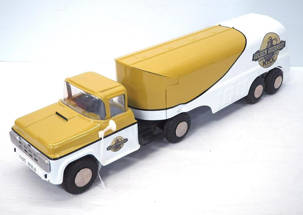 Lot 82: Buddy L Golden Guernsey Milk Delivery Truck