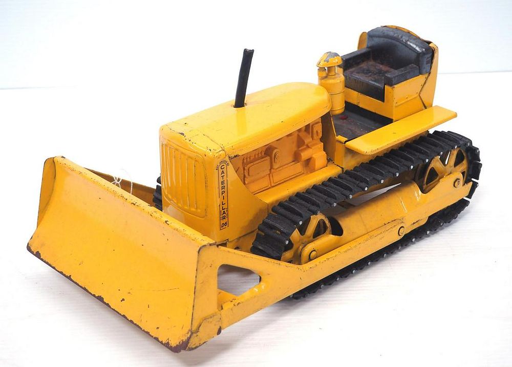Lot 85: Model Toys D6 Caterpillar Dozer