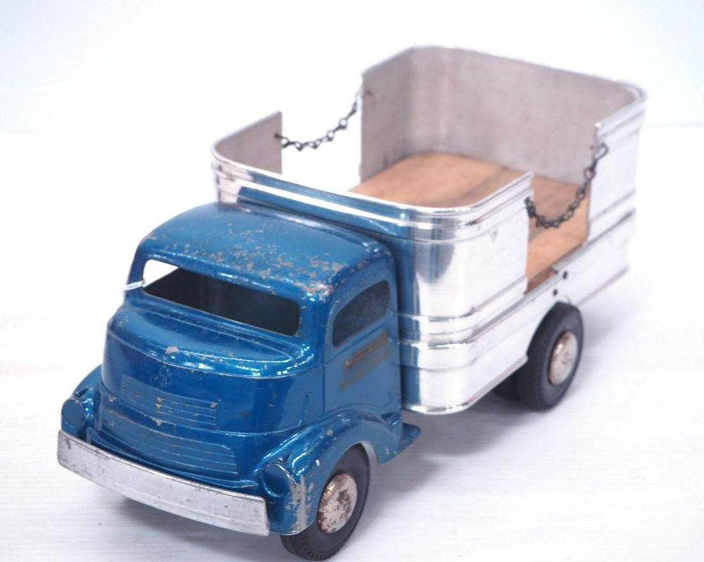 Lot 106: Smith Miller delivery Truck