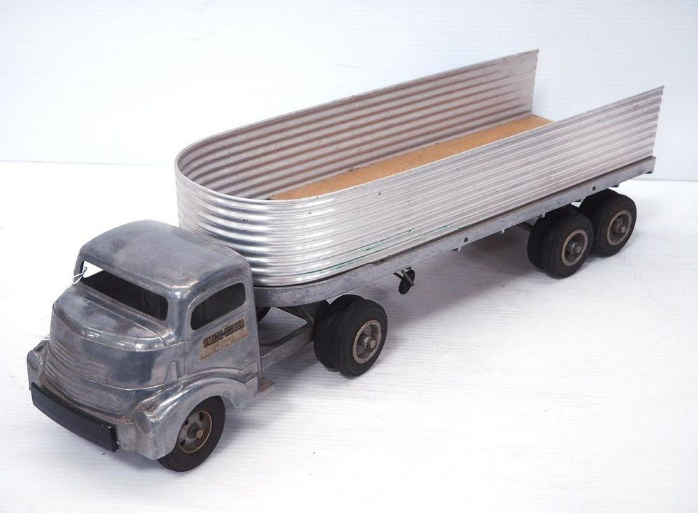 Lot 120: Smith Miller Grain Hauler Semi