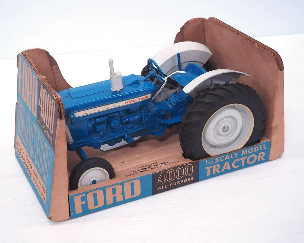 Lot 130: Ertl 1/12 scale Ford 4000
