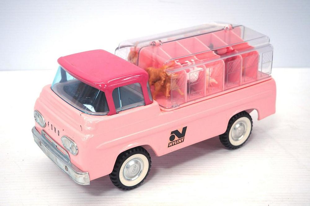 Lot 156: Nylint Dog Transport Truck