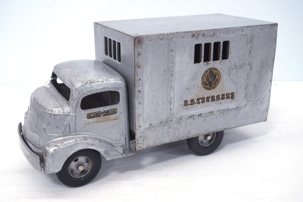 Lot 164: Smith Miller US Treasury Truck