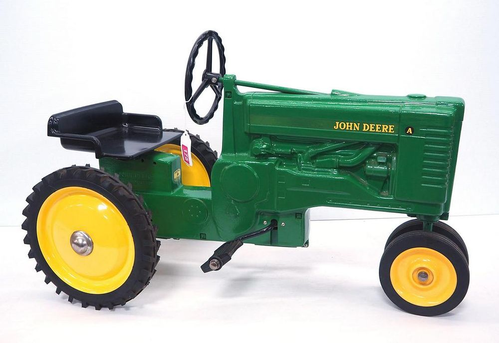 Lot 175: Ertl John Deere A Pedal Tractor