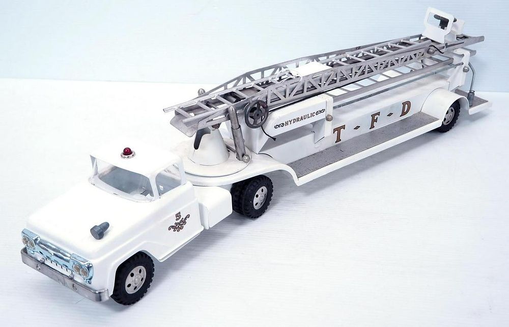 Lot 185: Tonka white ladder Truck, 31"L