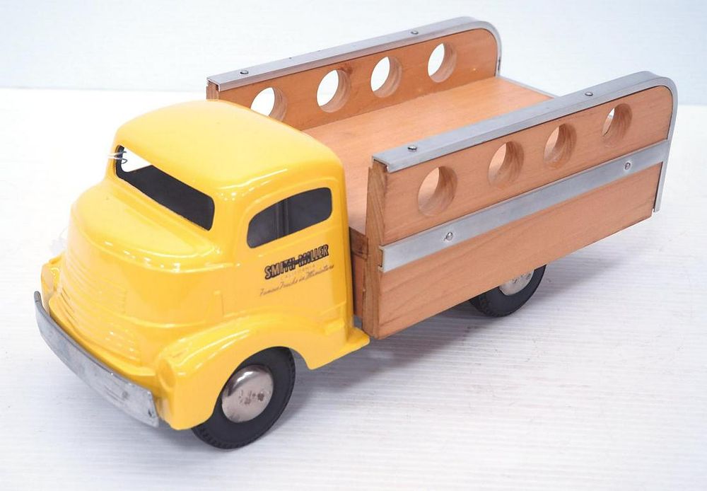Lot 189: Smith Miller Material Truck