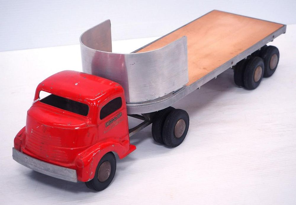 Lot 197: Smith Miller Flatbed Truck with Red Cab