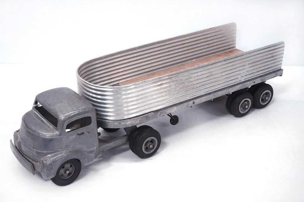 Lot 207: Smith Miller GMC semi