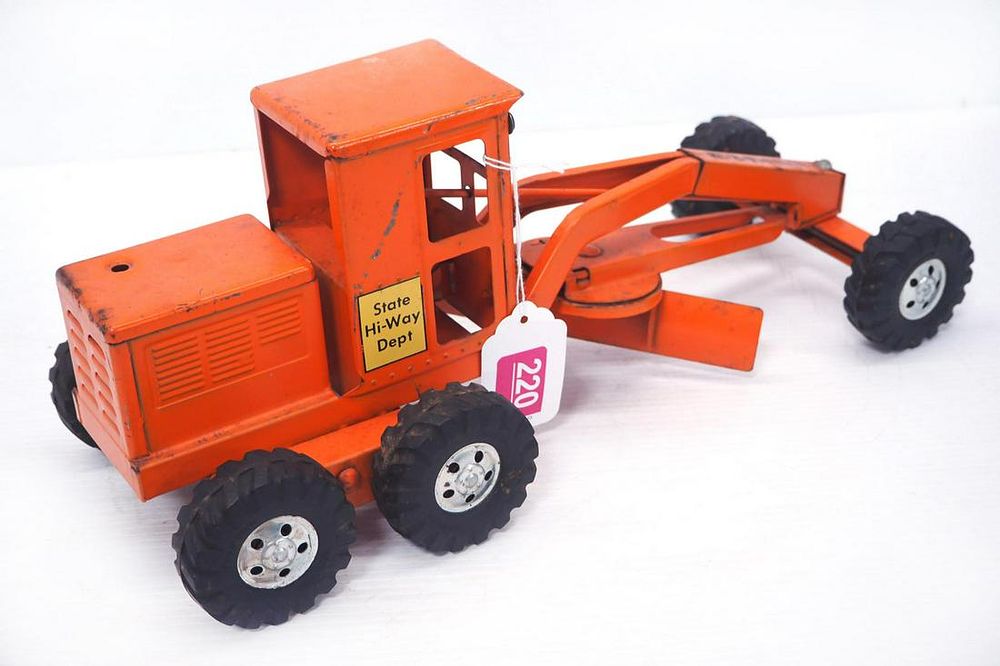 Lot 220: Tonka State Hi-Way road grader
