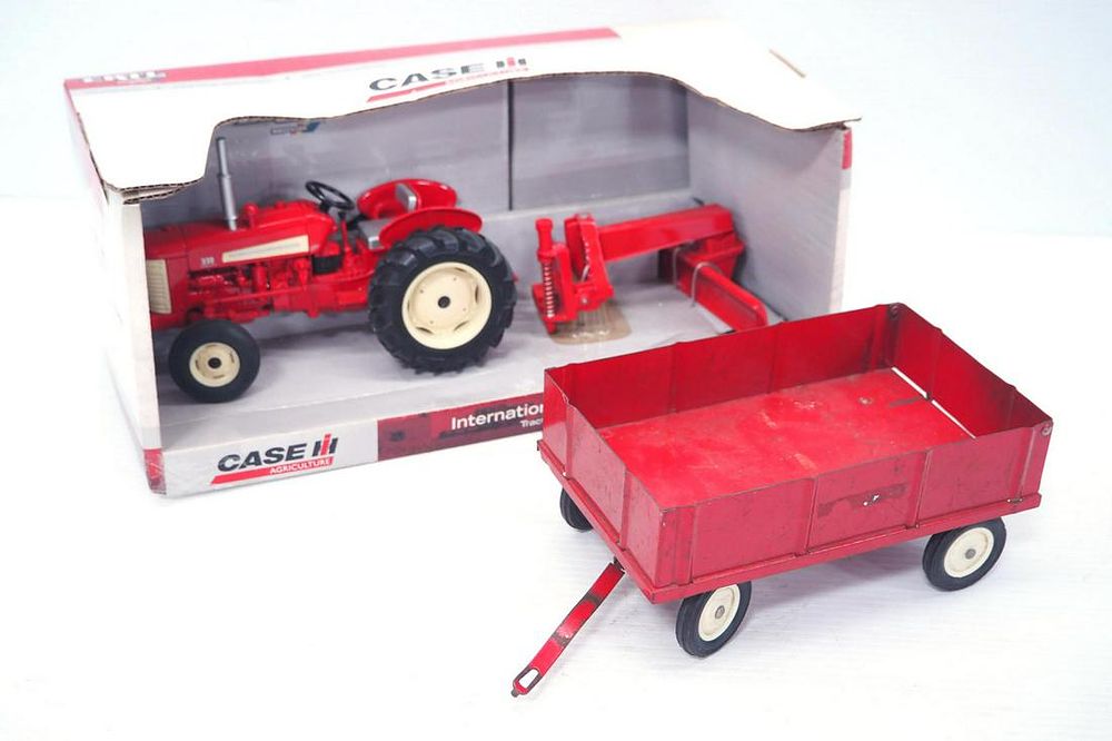 Lot 293: (2) Ertl 1/16 Scale Farm Toys