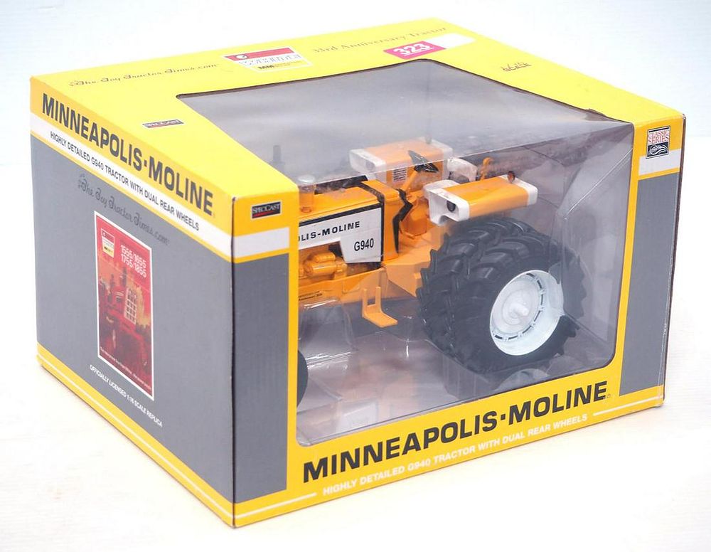 Lot 323: SpecCast 1/16 scale Minneapolis Moline G940
