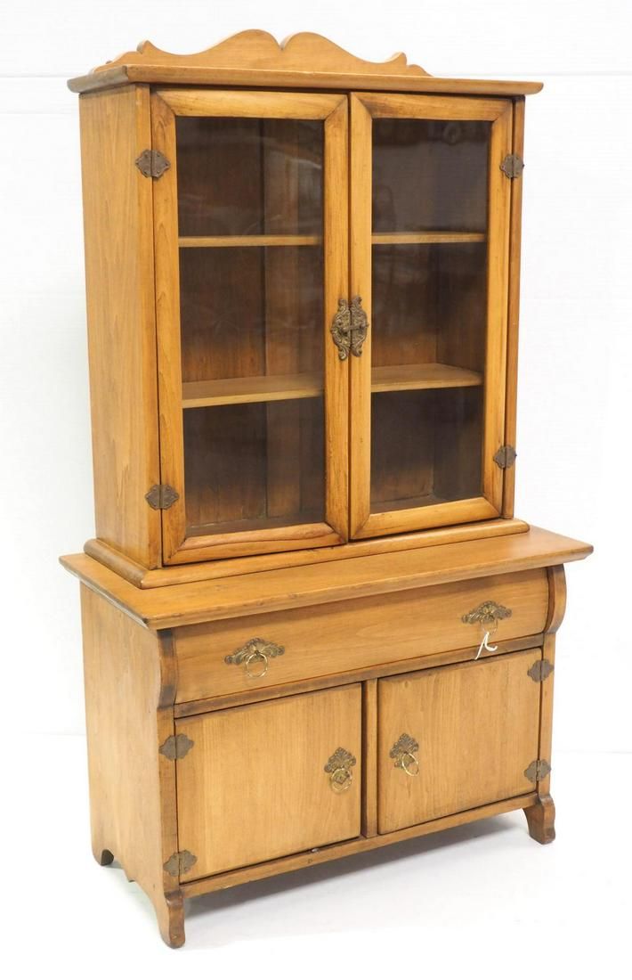 Lot 1841: Child's hutch with 2 doors