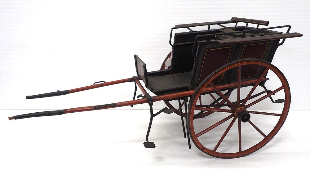 Lot 651: Salesman sample 2-wheel horse-drawn buggy