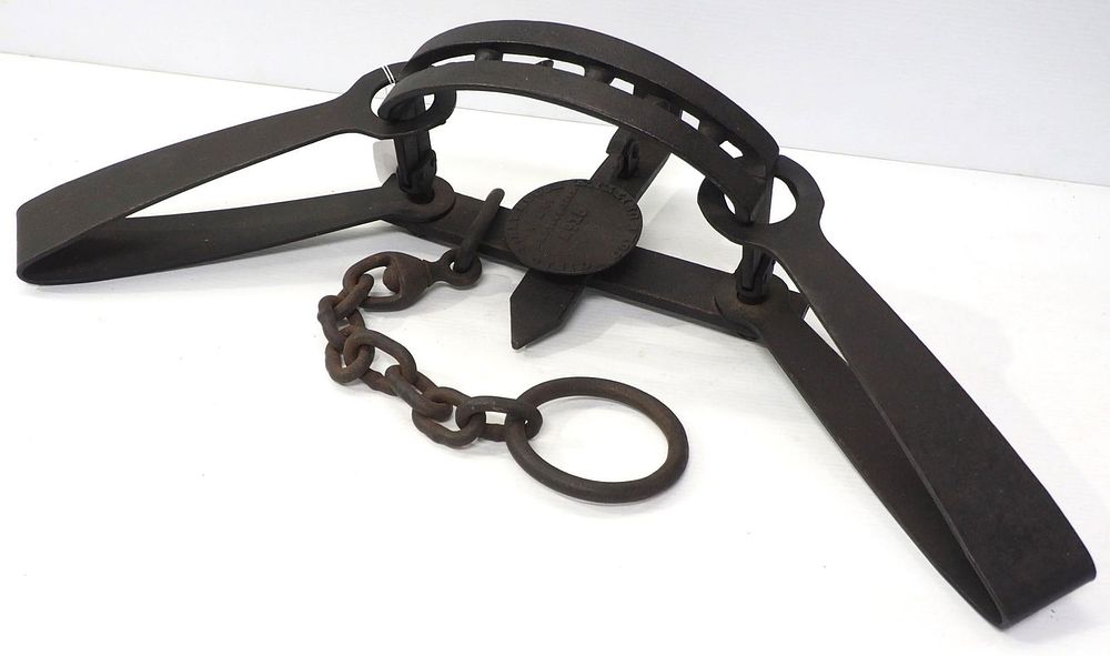 Lot 685: No.15 Oneida Community Newhouse bear trap