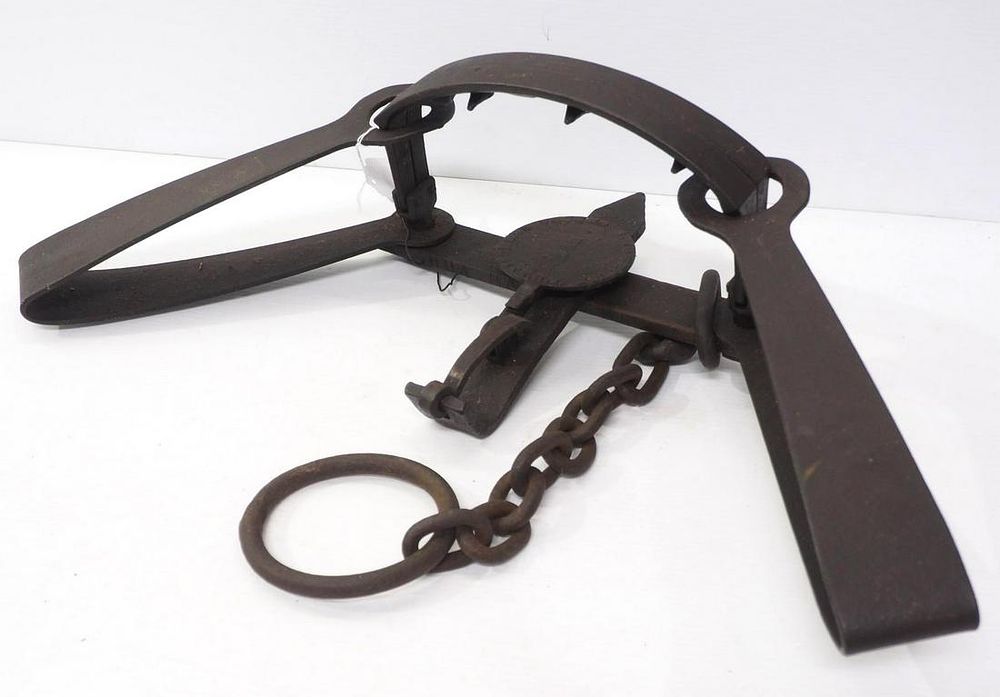Lot 691: No.5 Oneida Community Newhouse bear trap