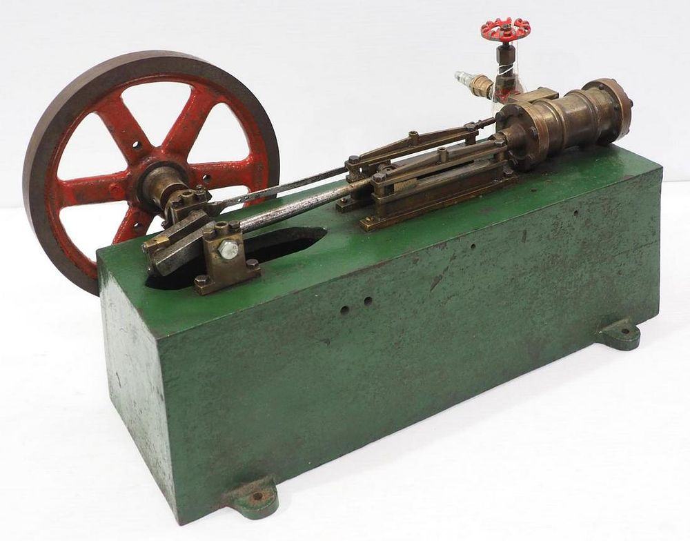 Lot 695: Horizontal steam engine