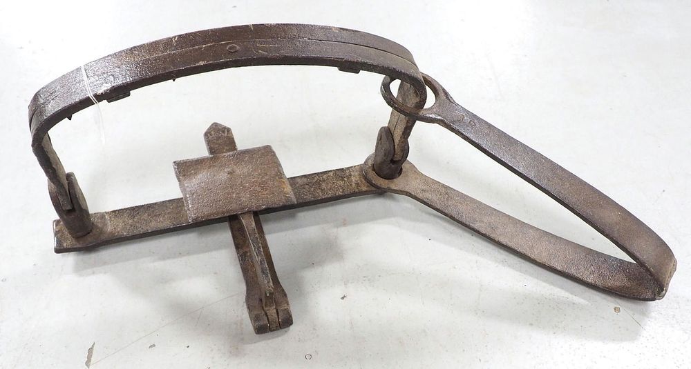 Lot 714: Bear trap marked AR on side