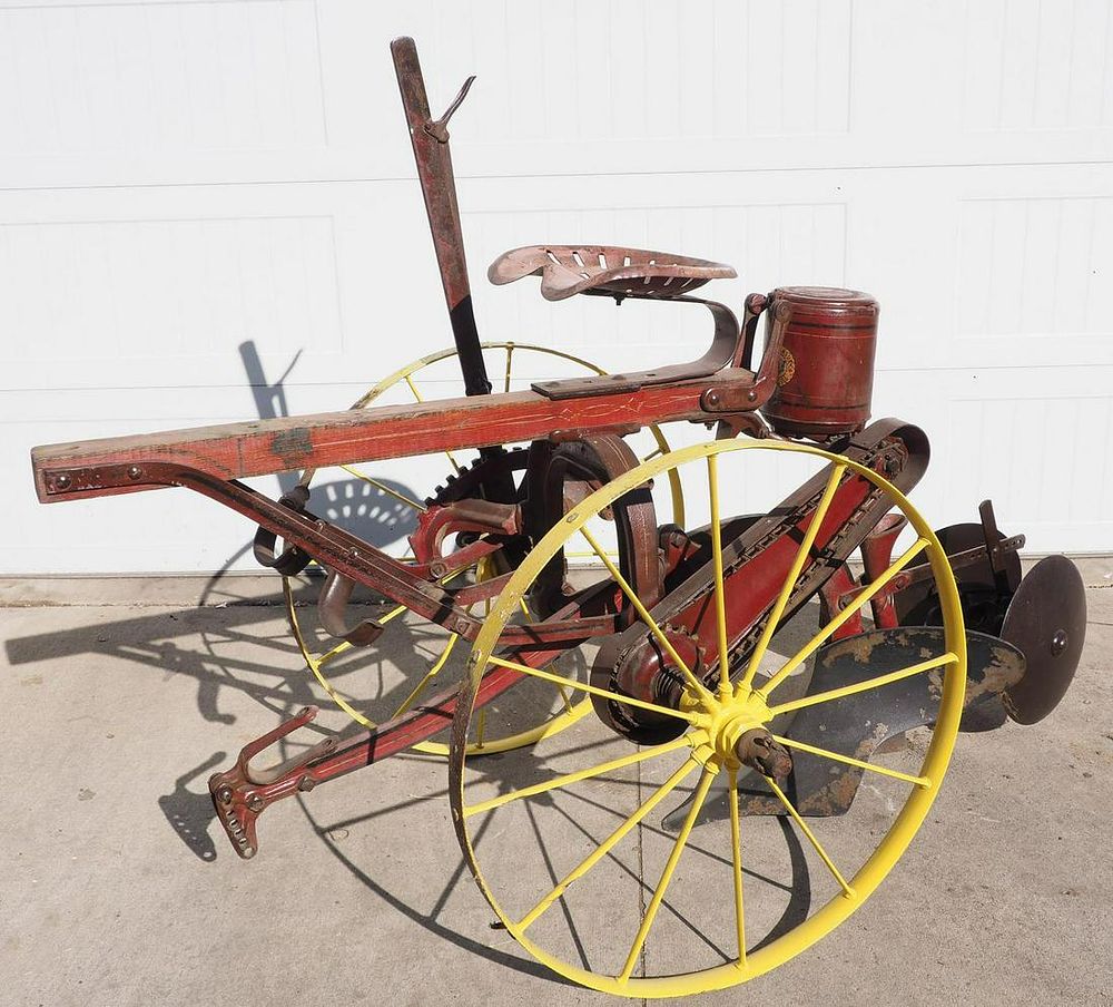 Lot 776: Deere & Mansur horse-drawn planter