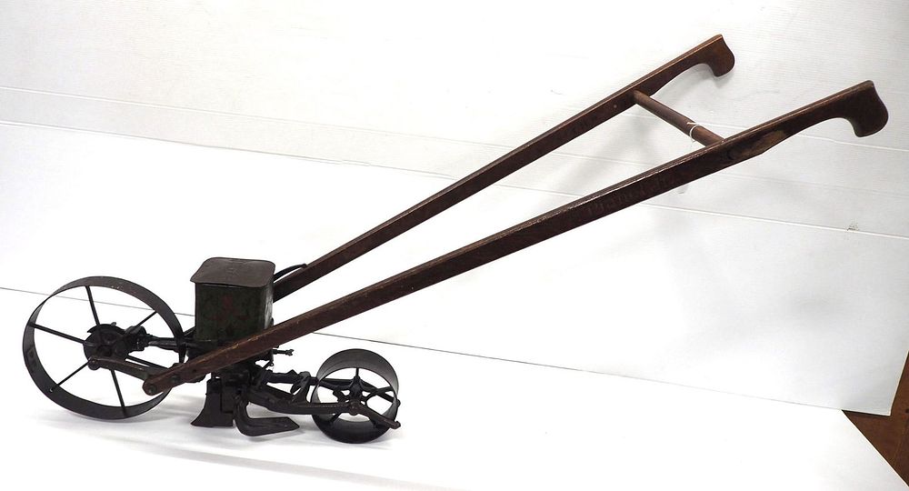 Lot 829: Push-type Planet Jr planter