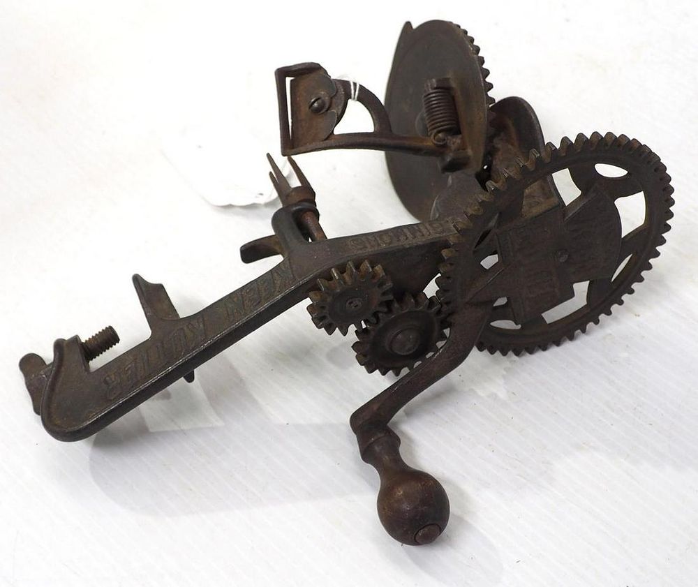 Lot 897: Keen Kutter apple peeler