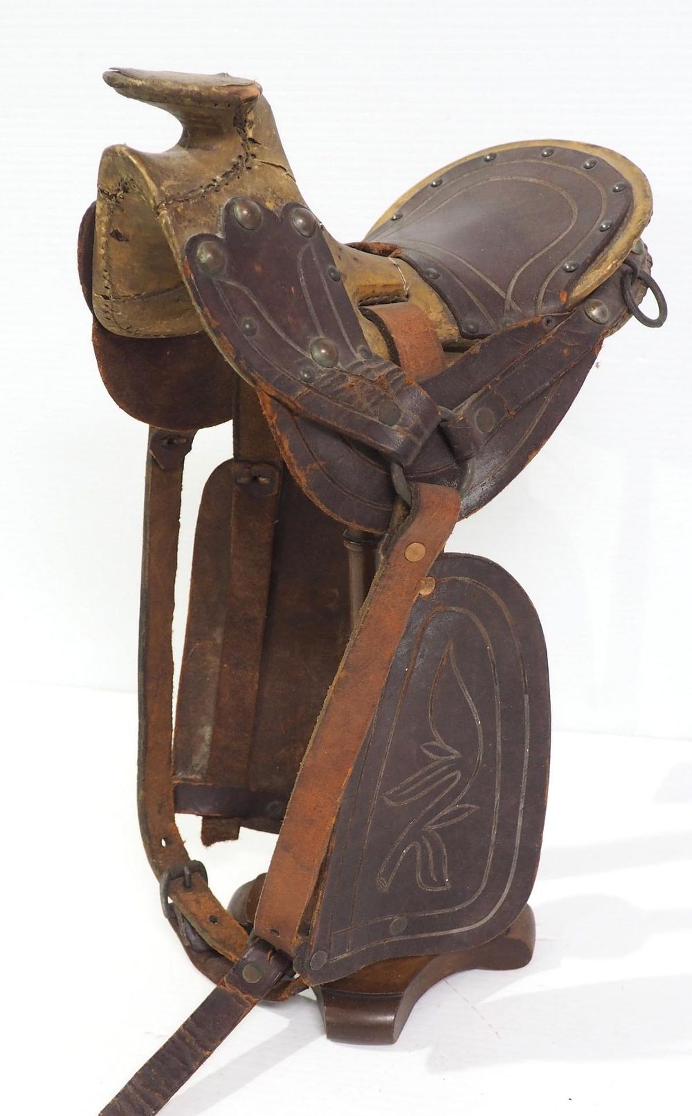 Lot 909: Salesman sample leather saddle on stand