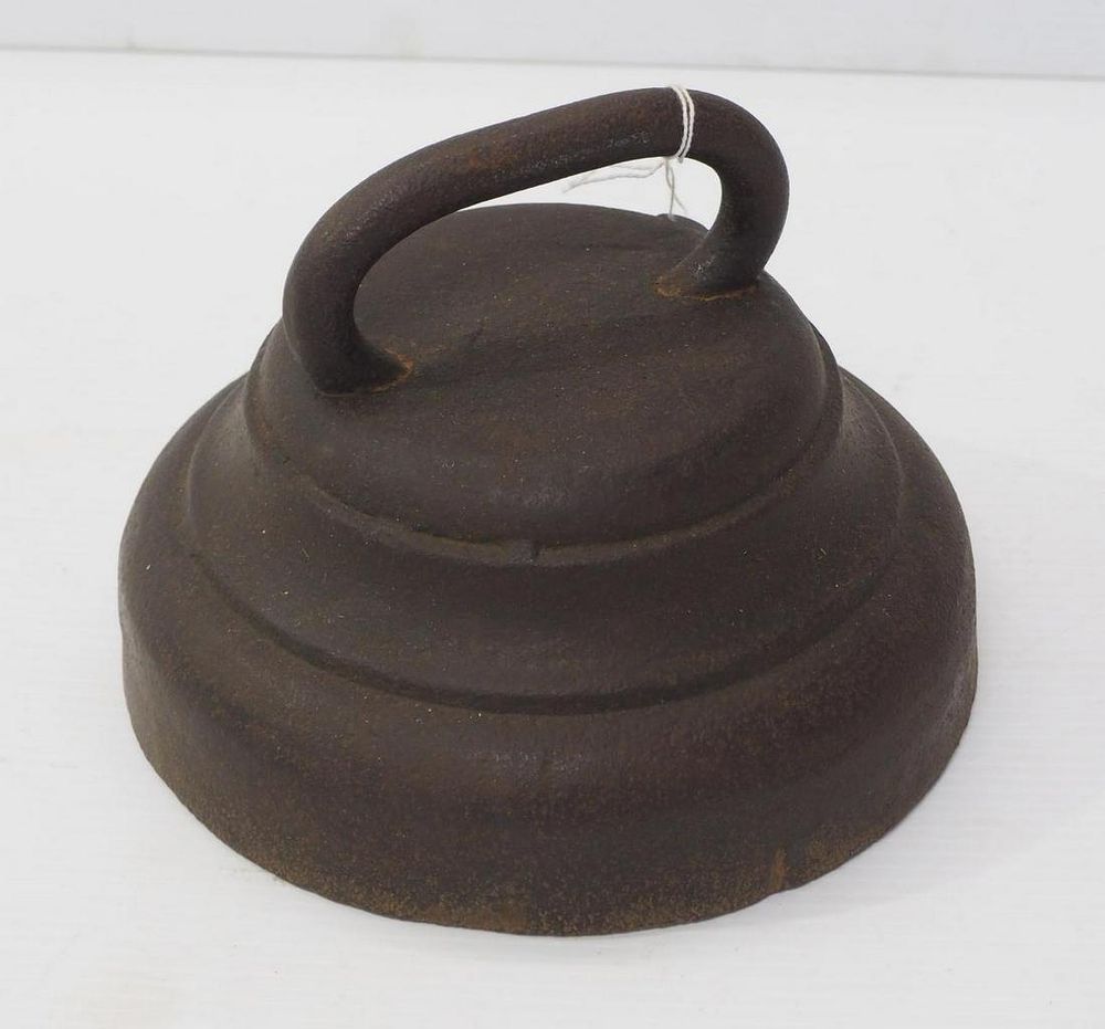 Lot 1022: Cast iron horse tie