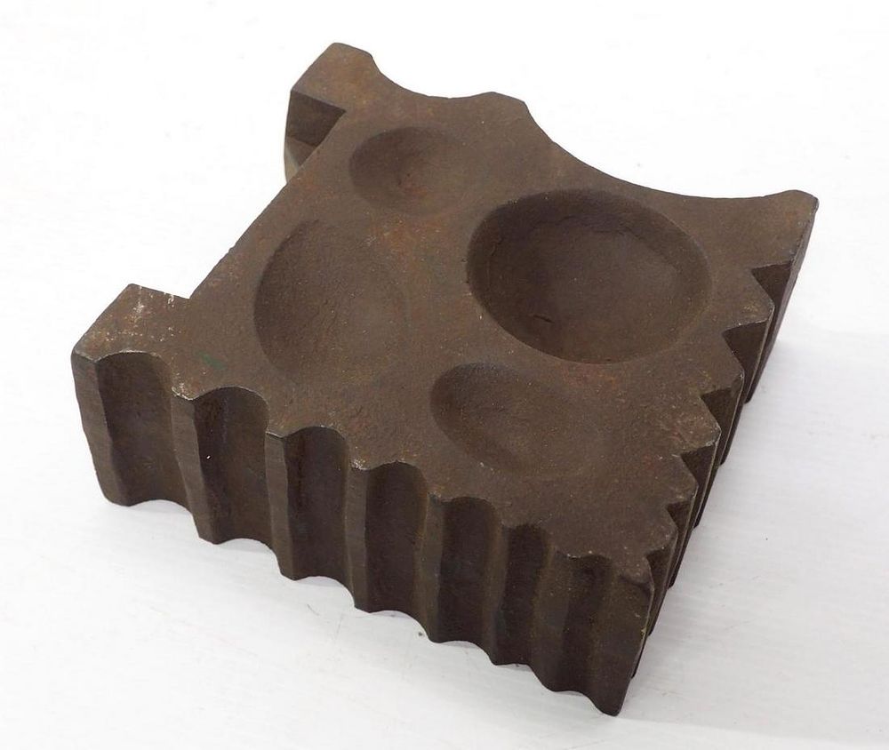Lot 1159: Cast iron swage block