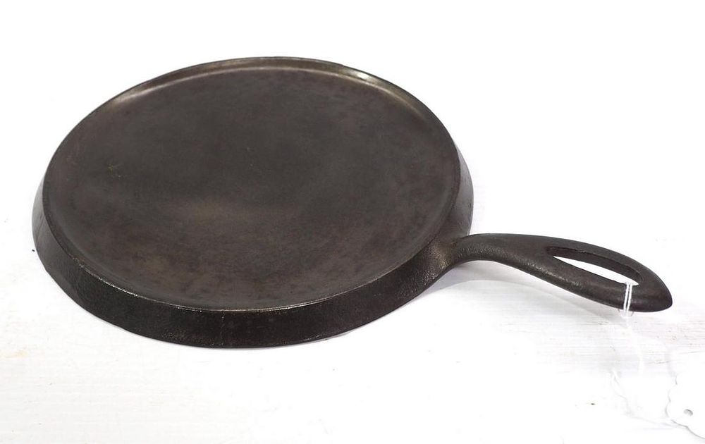 Lot 2609: Griswold Erie No.8 cast iron griddle