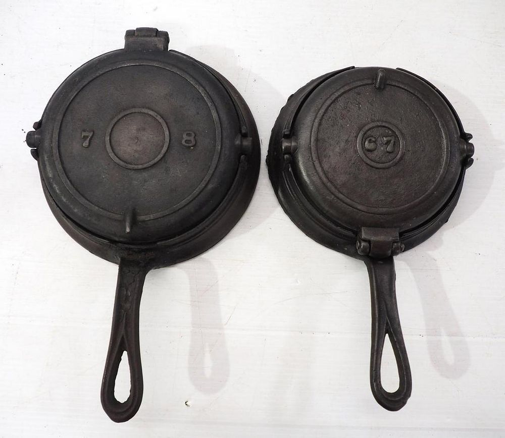 Lot 2636: (2) Cast iron waffle irons: 6-7 / 7-8