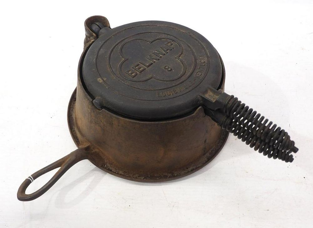 Lot 2649: Belknap No.8 cast iron waffle iron