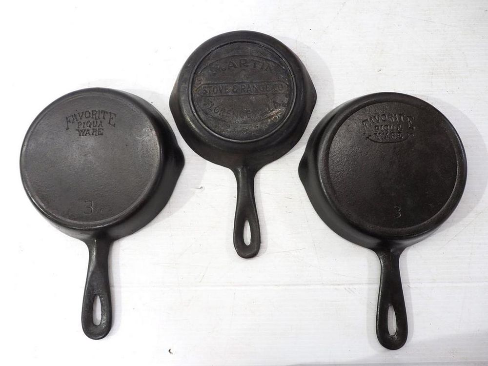 Lot 2676: (3) Cast iron skillets