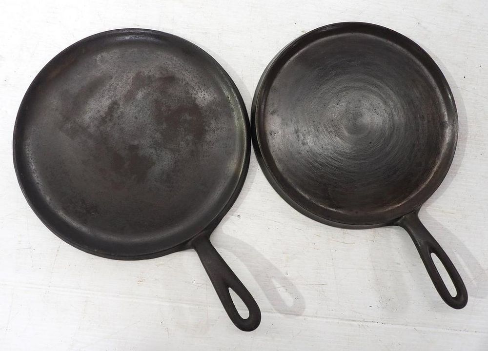 Lot 2699: (2) Wagner cast iron Handled Griddles